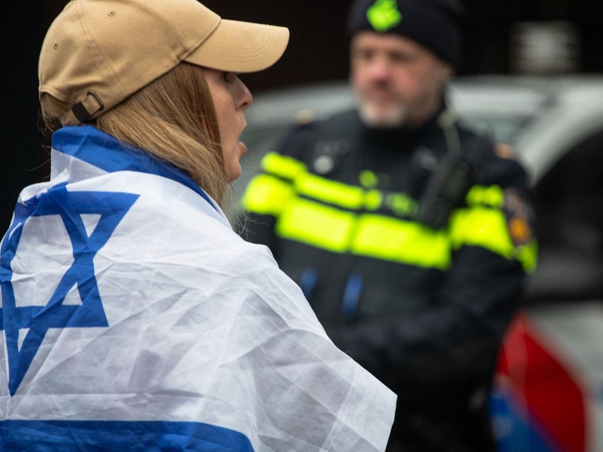 Titre : La violence à Amsterdam : entre soutien à Israël et critiques de l’Occident