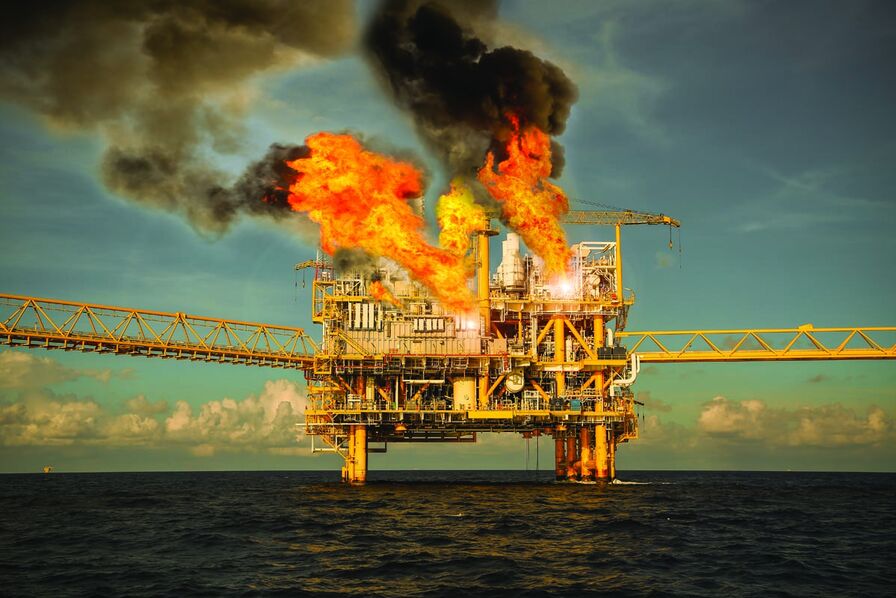 Assureurs : Entre soutien à l’industrie pétrolière et abandon des propriétaires dans un climat en crise