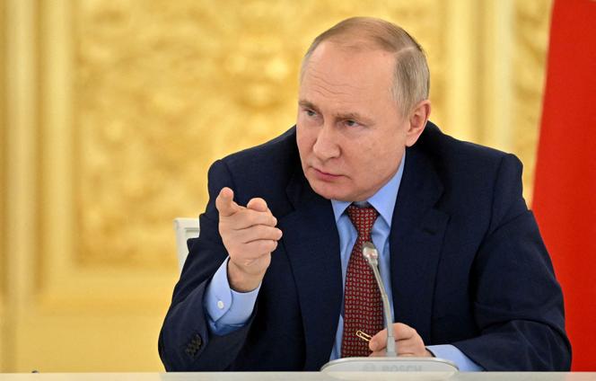 Russie : Vladimir Poutine Accuse l’Occident de Pousser l’Ukraine vers la Guerre Permanente