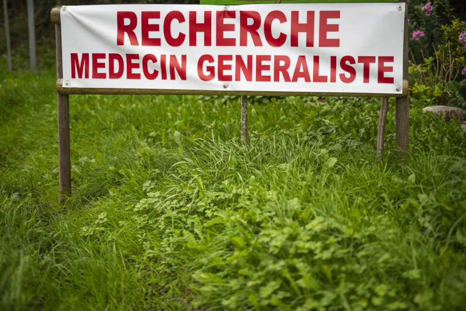 La Solution Controversée Du Gouvernement Face Aux Déserts Médicaux : Forcer Les Médecins à Pratiquer Deux Jours Par Mois Dans Ces Zones