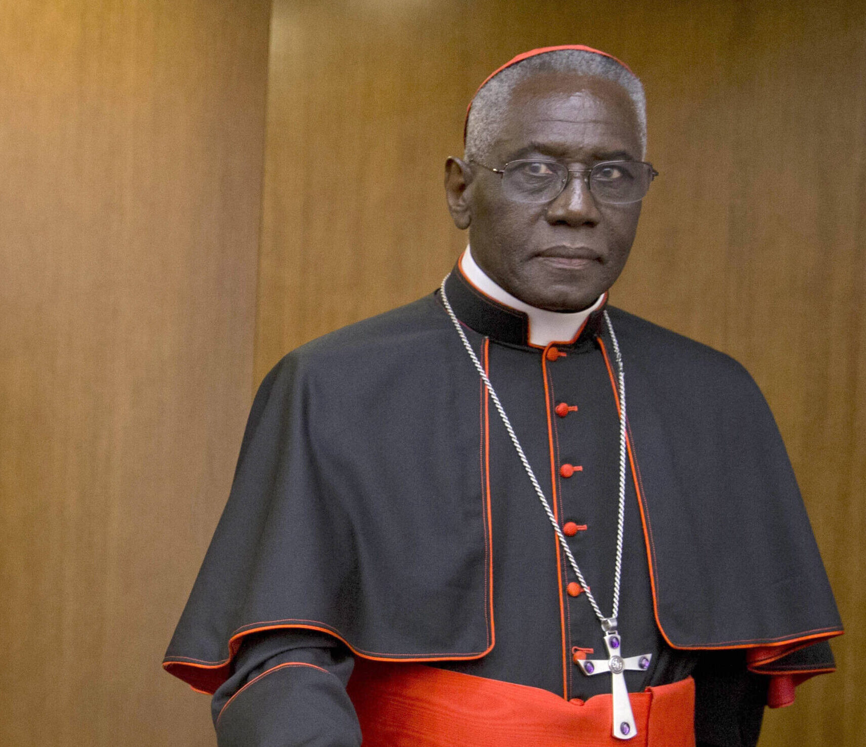 Cardinal Robert Sarah : Un Défenseur Intransigeant De La Tradition Catholique