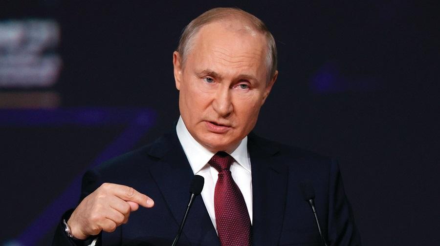 Macron Face à la Russie : Va-T’en-Guerre ; Face à l’Algérie : Soumission Totale