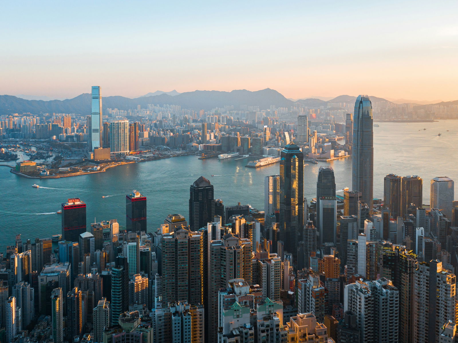 Hong Kong Réduit Ses Effectifs Publics Avec L’IA Pour Combattre Le Déficit Croissant