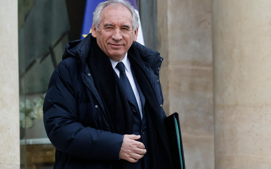 François Bayrou : Un Vieux Visage Inutile à la Politique Française