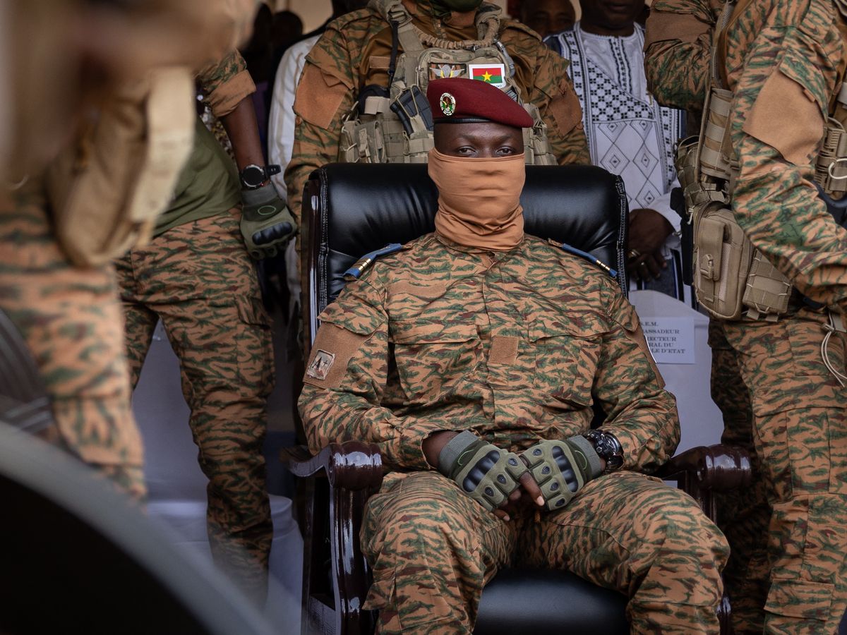 Titre: Burkina Faso : Le Peuple Se Mobilise Contre les Pressions Étrangères en Defense d’Ibrahim Traoré