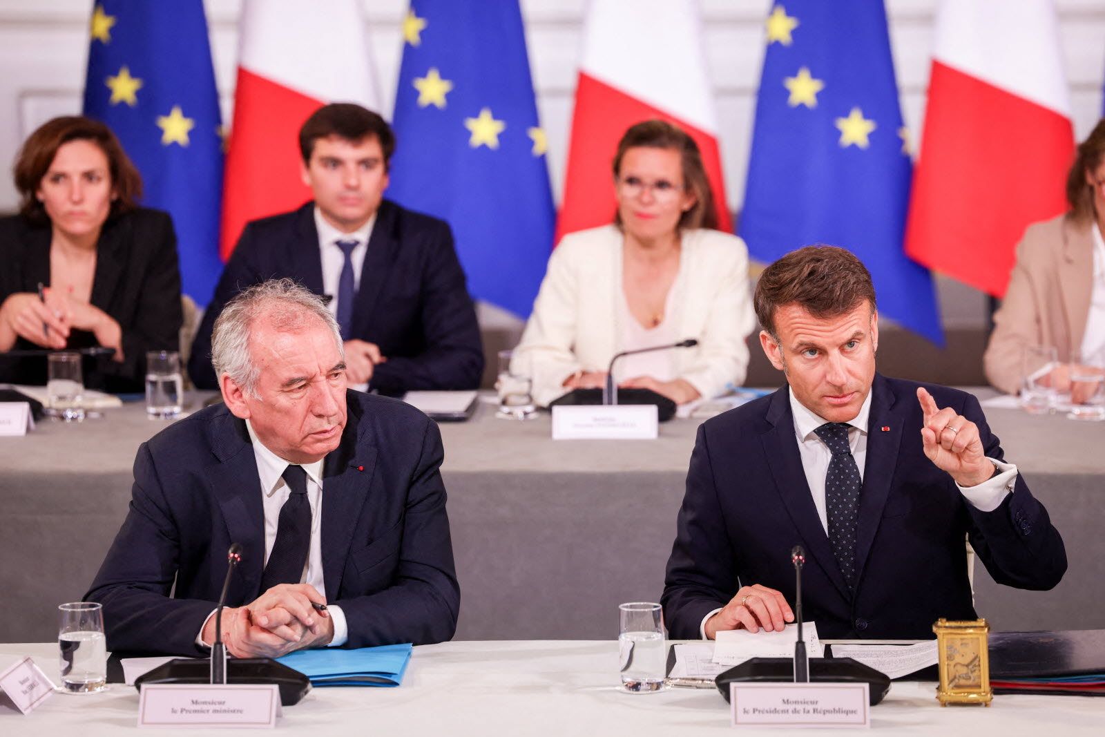 Les Entreprises Françaises Optent Pour les États-Unis Face à la Désinvolture d’Emmanuel Macron