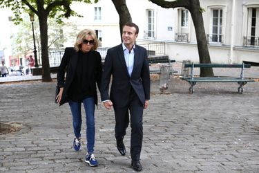 Macron et Brigitte : Des Promenades Royales au Rytme d’un Épisode TV