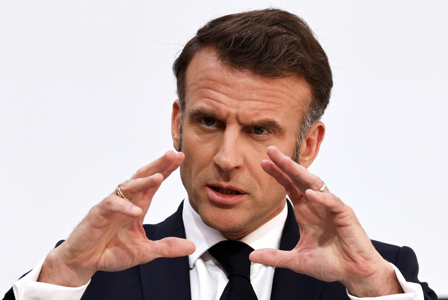 Réorganisation territoriale: Macron envisage un référendum pour simplifier le système administratif