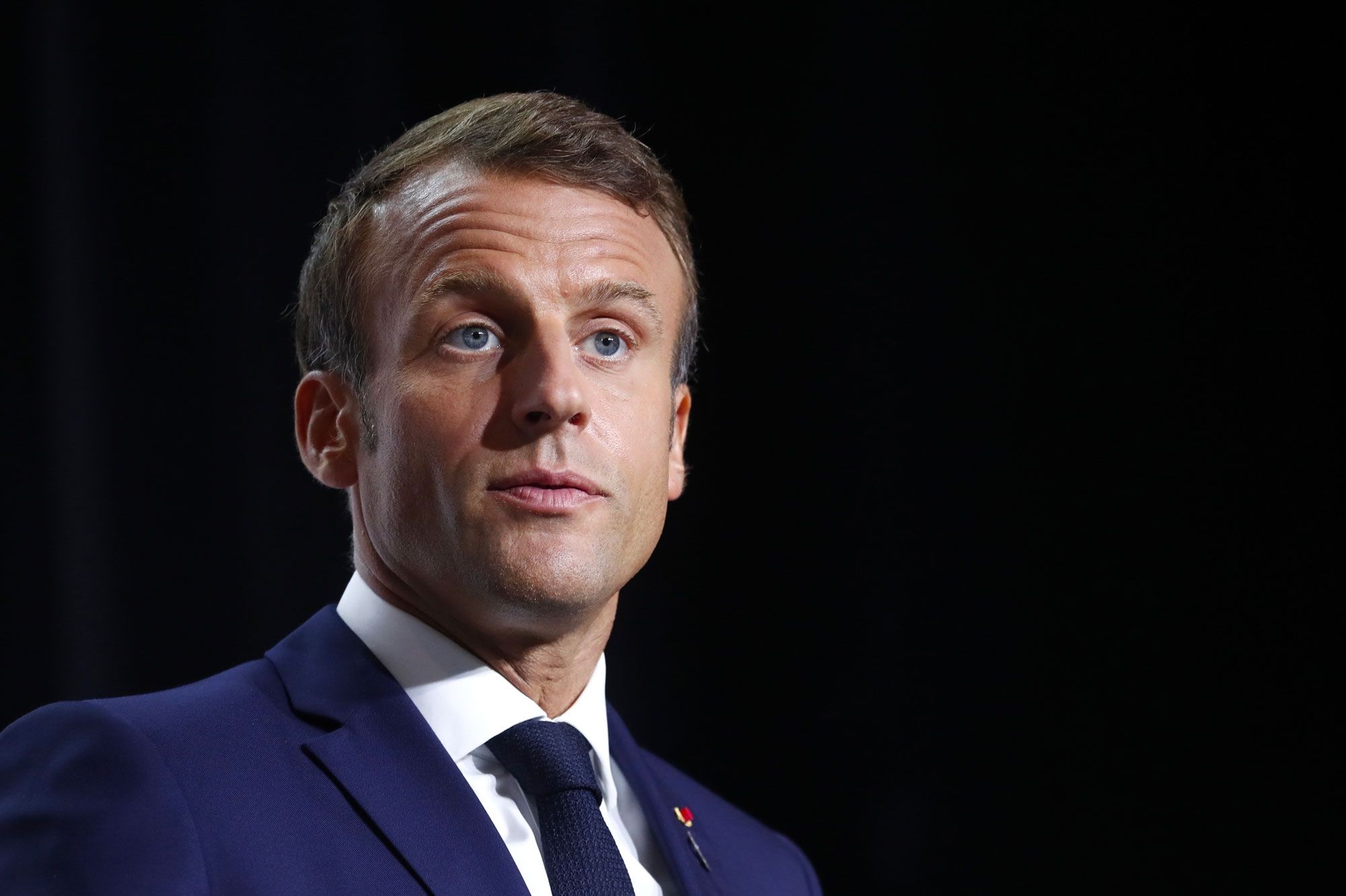 Macron Pris au Piège d’une Crise Conjugale en Indochine