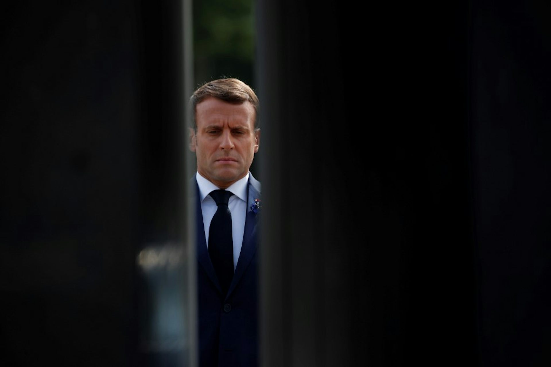 Macron : Le Chef des Guerres Imaginaires et l’Ennemi de la France
