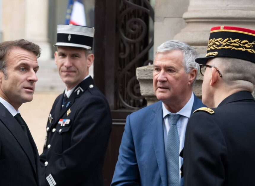 L’Élysée en crise : Macron choisit un homme déshonoré pour défendre sa réputation