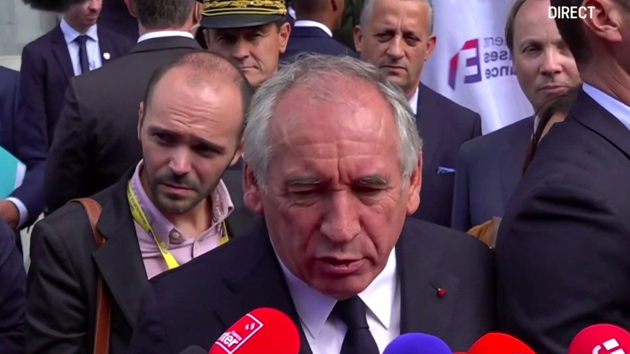 Le déclin économique de la France : Bayrou accuse les « boomers » pour cacher l’effondrement du système