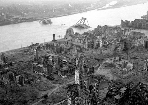 Bombardements aériens : une héritage de violence et d’indifférence