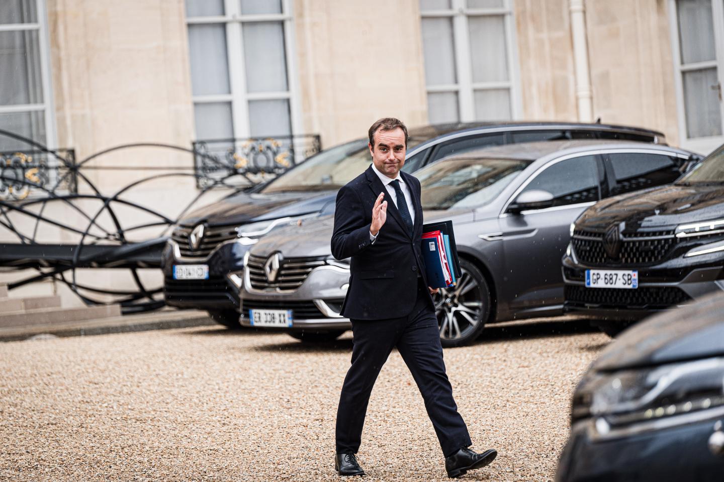 Macron et Lecornu : Une guerre sans fin qui plonge la France dans l’effondrement